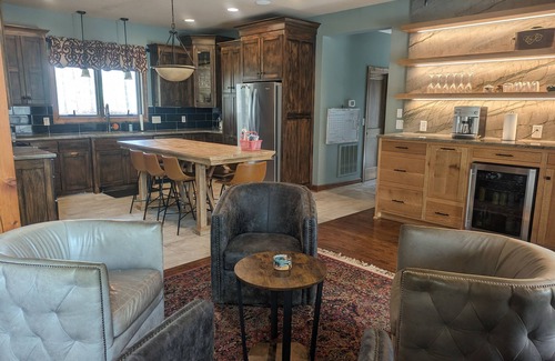 Shelby Casa | Arrow Haven- Gran casa enclavada en el bosque