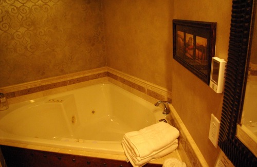 Doubleheader Casa | Arrowhead Manor Bed & Breakfast Inn & Event Center