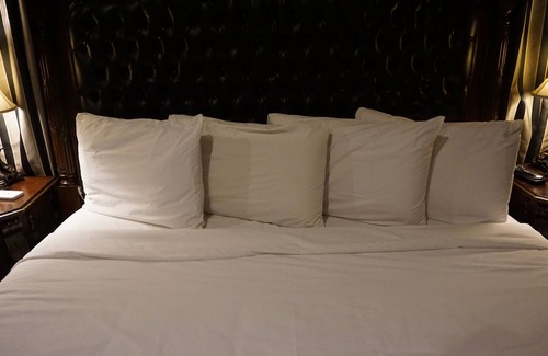 Doubleheader Casa | Arrowhead Manor Bed & Breakfast Inn & Event Center