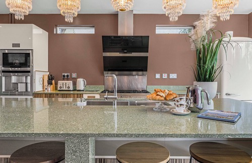 Oxford Villa | Art Décor Villa in Oxfordshire