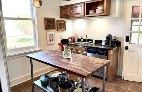 German Village Casa | Art filled German Village House. Double lot fenced in yard with 2 car garage