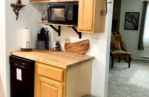 South Perry District Casa | Art House Up—Artsy, Unique, Comfy, Safe, Beautiful