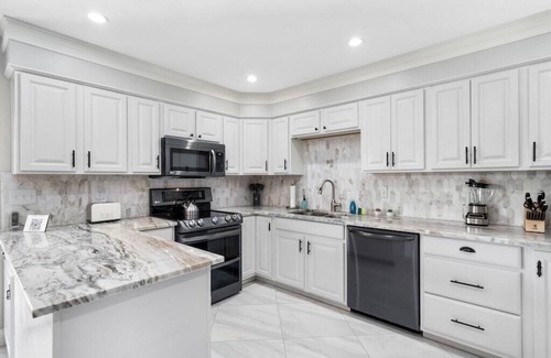 Cox Heights Casa | Art Lovers' Retreat |Pool-Golf-Minutes to Old Town