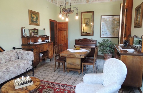 Camaiore Villa | Elegante villa de estilo Art Nouveau, un gran jardín, a pocos pasos del centro