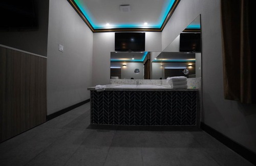 Bellflower Hotel | Artesia Motor Inn