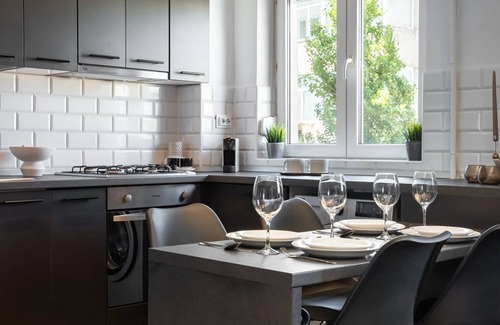 Bucharest City-Centre Apartamento | Artful & Light-Filled 2BR on Calea Victoriei - Prime Central Spot