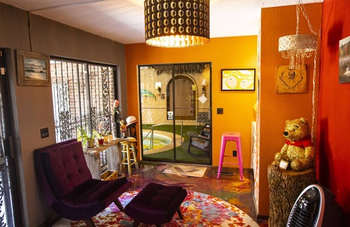 Southeast Heights Casa | ArtHouse505 w/indoor pool & unique retro experience