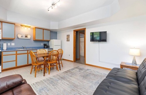 Indian Point Cabina | Artilla Cove Cabin 8- Lakeview- BBQ Area- Pool!