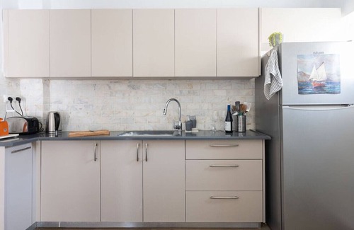 Florentin Apartamento | Artistic 2BR Apt w Balcony in Florentin Center