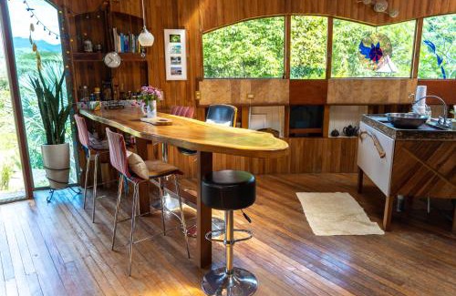 Tajo Alto Cama Y Desayuno | Artistic house in a coffee plantation
