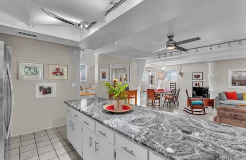 South Palm Park Neighborhood Association Apartamento | Artístico Mágico Apt., 3 Bedr, 3 baños, impresionante jardín, piscina, cerca de la playa