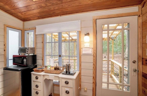 Pittsboro Casa | Artistic Nature Retreat w/Private Patio 1370