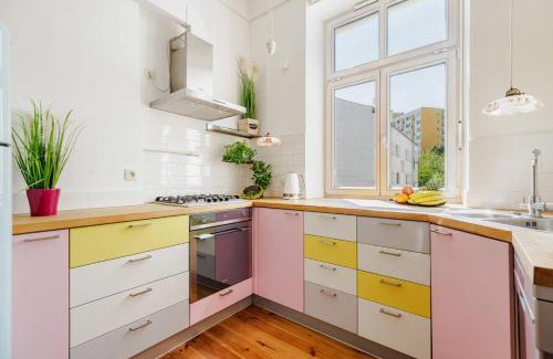 Praga Apartamento | Artistic Nest near Port PRAGA by VAYA STAYS