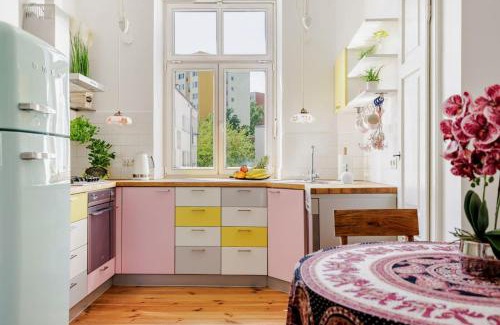 Praga Apartamento | Artistic Nest near Port PRAGA by VAYA STAYS