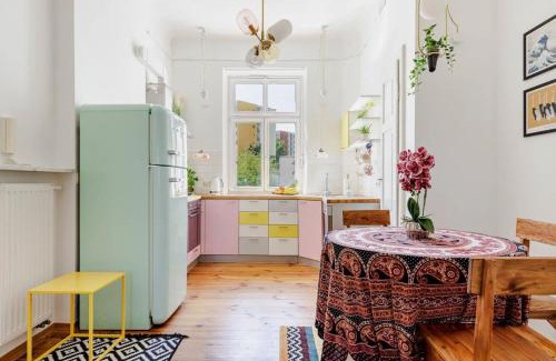 Praga Apartamento | Artistic Nest near Port PRAGA by VAYA STAYS