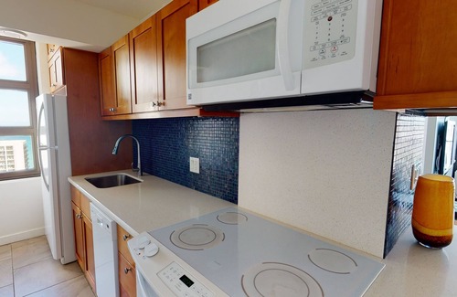 Waikiki Condominio | Artsy 32nd Floor Condo with Modern Furnishings & Gorgeous Ocean Views by Koko Resort Vacation Rentals