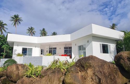 Mambajao Casa | ArtVilla Camiguin - Luxus Homestay mit Infinity Pool und Sunset View