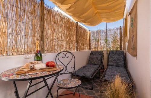 Olhao Casa | Arty Vintage Townhouse with Rooftop Shower & Sun Loungers