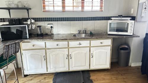 Greater Johannesburg Metropolitan Area Apartamento | Artzy's Studio - 1km to Olivedale Clinic