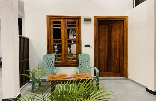 Pottuvil Division 2 Hotel | Arugambay Alice Rest