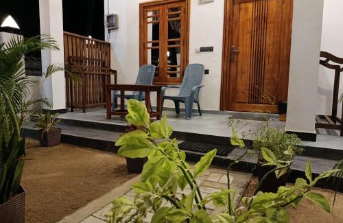 Pottuvil Division 2 Hotel | Arugambay Alice Rest