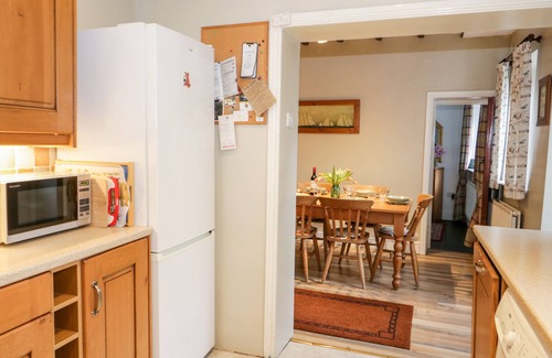 Gwynedd- Snowdonia Cabaña | ARWEL, pet friendly, character holiday cottage in Betws-Y-Coed