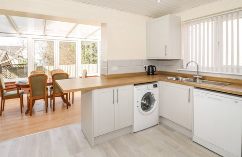 Penmaenmawr Cabaña | ARWELFA, pet friendly, country holiday cottage in Penmaenmawr