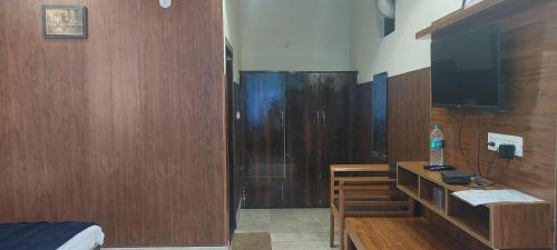 Lansdowne Casa | Arya Mansion