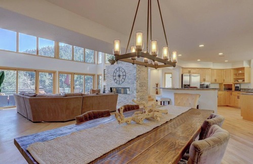 Boulder Casa | As Seen On TV: Boulder Mountain Retreat - 6 Bedroom, Walkable to Pearl, 2 acres