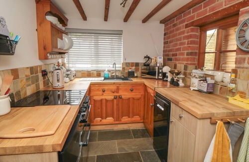 Sheriff Hutton Cabaña | ASCOT COTTAGE, pet friendly, character holiday cottage in Strensall