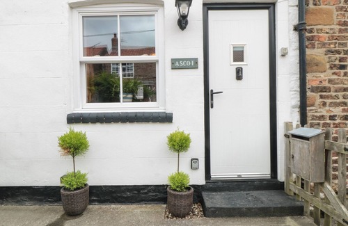 Sheriff Hutton Cabaña | ASCOT COTTAGE, pet friendly, character holiday cottage in Strensall
