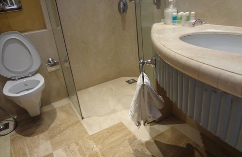 Wellington Pier Hotel | Ascot Hotel