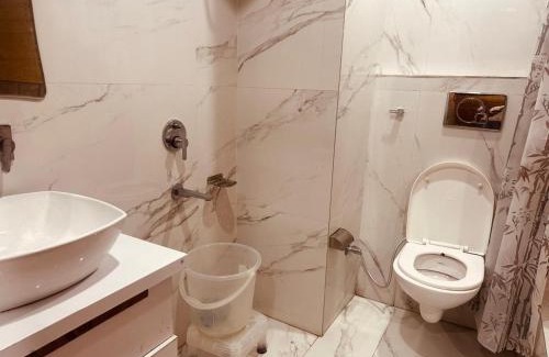 Shimla Hotel | Asha Residency - Budget Friendly ! Couple Friendly ! Family Friendly ! Spacious Rooms ! Luxury Ambience