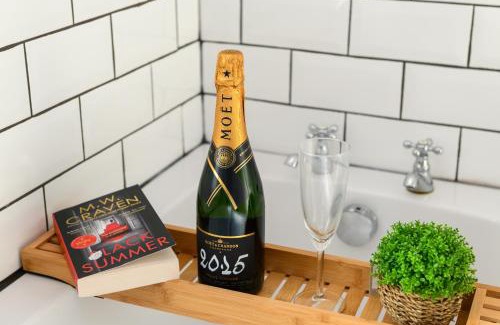 Barry Casa | Asher Suite - Cozy 2BR Home with Parking & WIFI