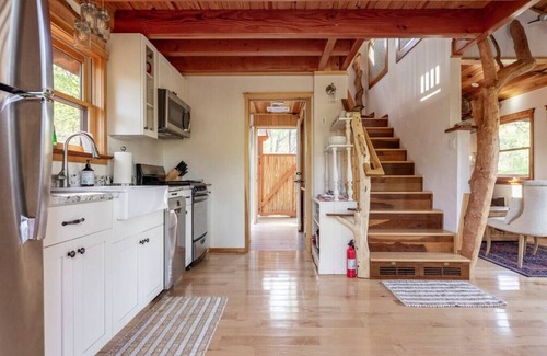 Weaverville Casa | Casa del Árbol romántica #bucketlist
