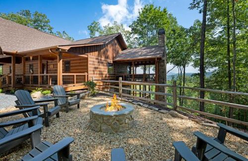 Blue Ridge Villa | Aska Favor - Near River Tubing Hiking Dining Gem Mining Mini-Golf