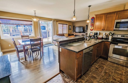 Golden Condominio | Aspen 15: 2-bedroom mountain condo with hot tub