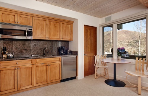 Aspen Condominio | Aspen Alps Apartment #507 Home by RedAwning
