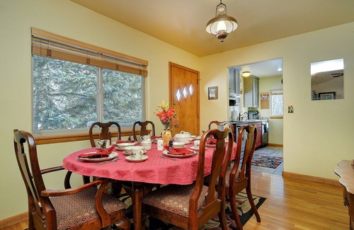 Nathrop Cabina | Aspen Grove with a cozy fireplace and a hot tub, come take the chill off!