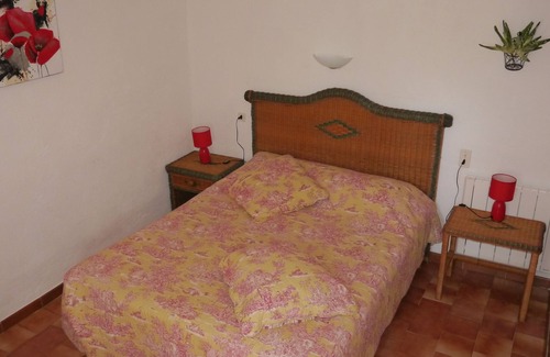 Les Assions Otro | Associated gîtes with swimming pool sleeping up to 9. Numerous terraces.