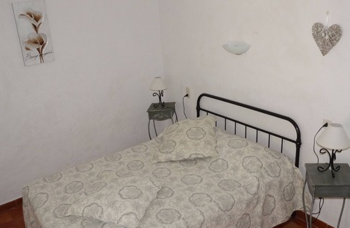 Les Assions Otro | Associated gîtes with swimming pool sleeping up to 9. Numerous terraces.
