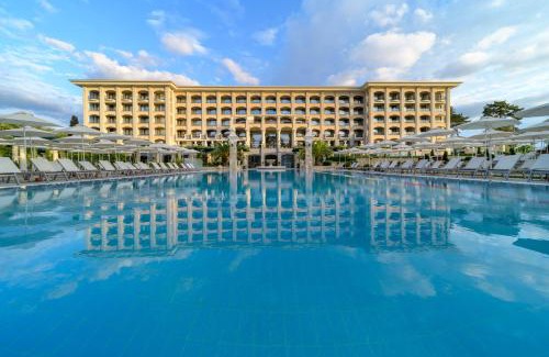 Saints Constantine and Helena Hotel | Astor Garden Hotel