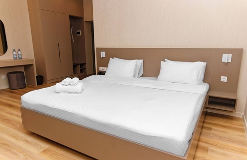 Aktau Cama Y Desayuno | Aston Hotel