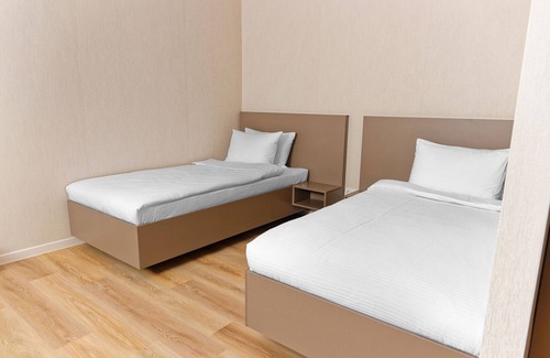 Aktau Cama Y Desayuno | Aston Hotel