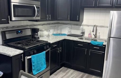 Sauk Village Casa | Astonishing 4 bdrm home 30 min to Dwntwn!