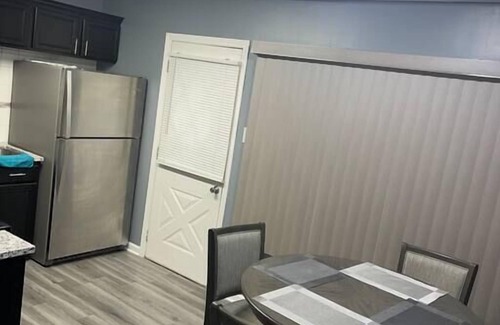 Sauk Village Casa | Astonishing 4 bdrm home 30 min to Dwntwn!
