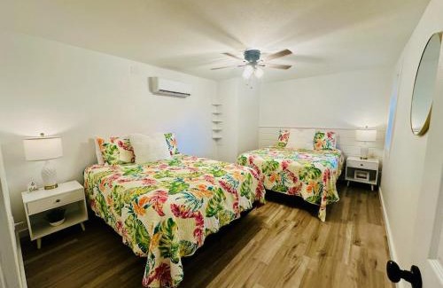 Sunrise Beach Casa | Astonishing view 100 feet from the lake!