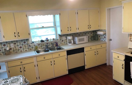 Lakeport Casa | At Lake Huron Shore Sunrise View entire family Home with Beach