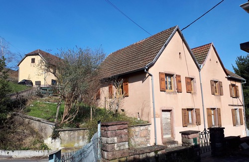 Buhl Apartamento | At the foot of the Vosges massif, a cottage in a traditional village house