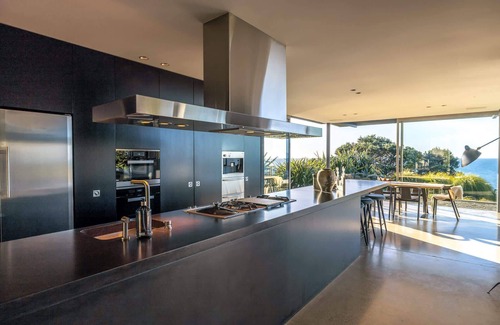 Oneroa Casa | Atatu Clifftop - Stay Waiheke